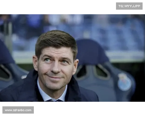 退役球员转型教练之路：杰拉德与费迪南德的执教初探